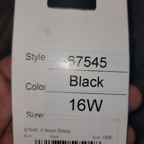 Mac Duggal V Neck Dress (16W)‼️ - Picture 7 of 10